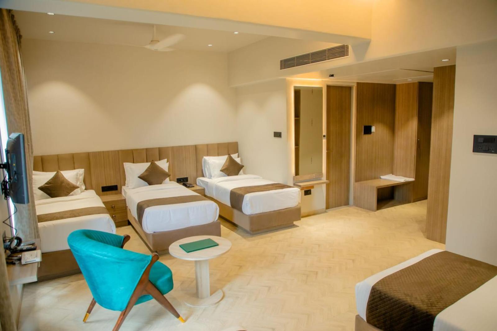 Narayani Executive Hotel Tuljapur Exterior foto